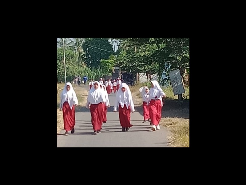 Latihan Gerak Jalan SDN 2 KERTOSARI