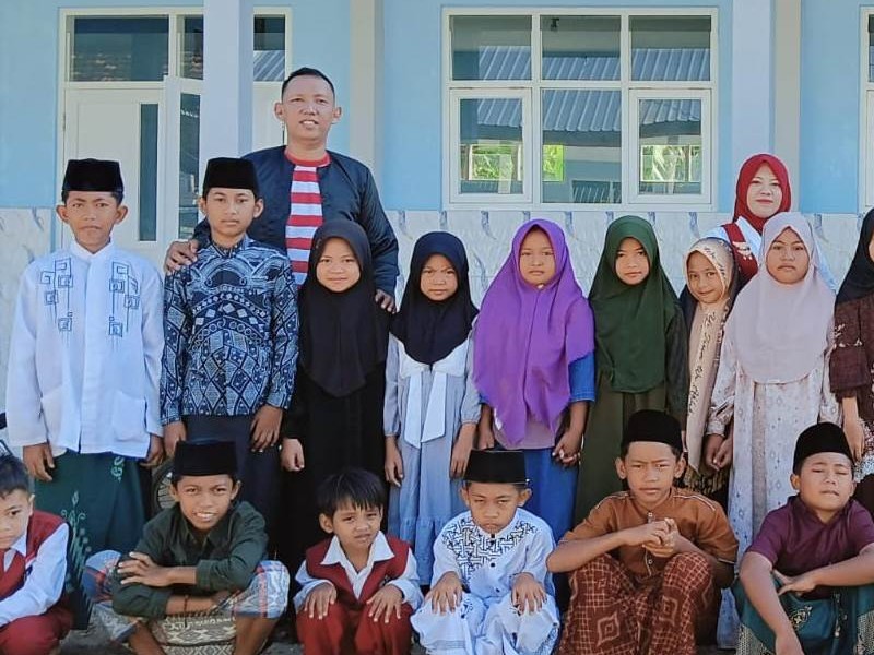 MEMPERINGATI HARI RADEN AJENG KARTINI - SDN 2 KERTOSARI
